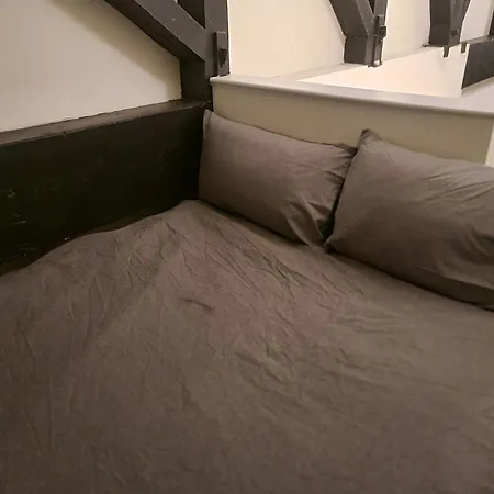 Stays, Play Pool,wi-fi,parking,3 Double Beds *