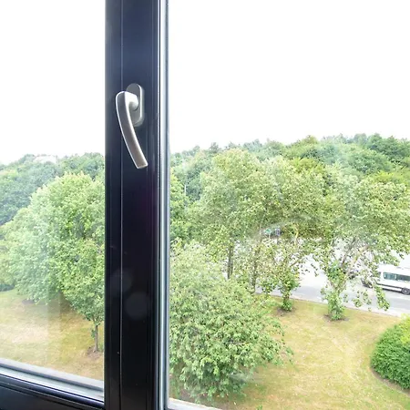 Stays, Play Pool,wi-fi,parking,3 Double Beds Apartment