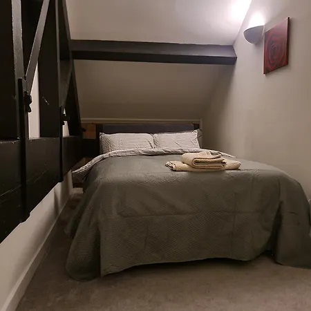 Διαμέρισμα Stays, Play Pool,wi-fi,parking,3 Double Beds *