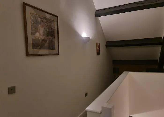 Stays, Play Pool,wi-fi,parking,3 Double Beds 布雷得佛