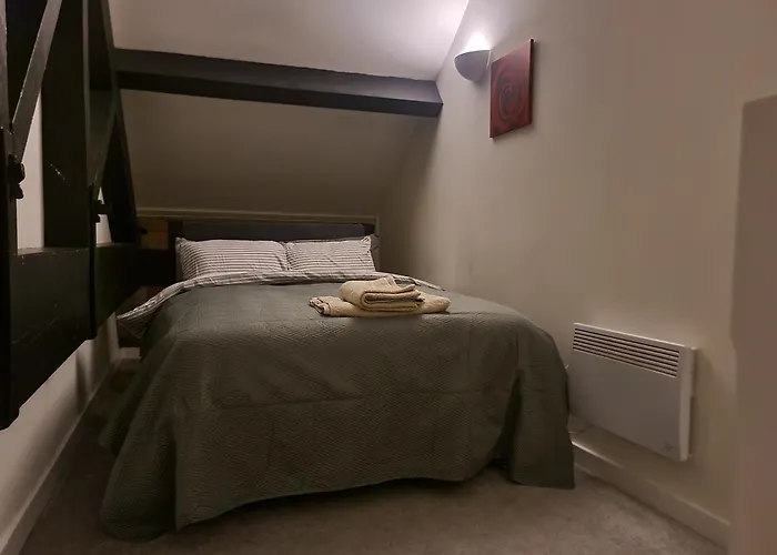 Apartment Stays, Play Pool,wi-fi,parking,3 Double Beds