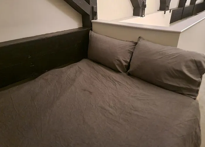 Stays, Play Pool,wi-fi,parking,3 Double Beds *