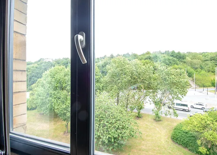 Stays, Play Pool,wi-fi,parking,3 Double Beds Apartment