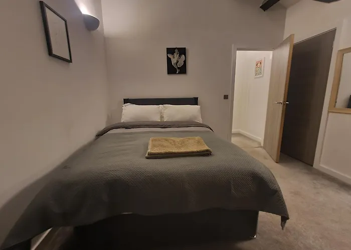 Apartment Stays, Play Pool,wi-fi,parking,3 Double Beds