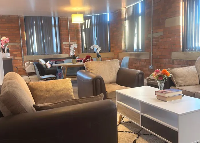 Stays, Play Pool,wi-fi,parking,3 Double Beds 公寓