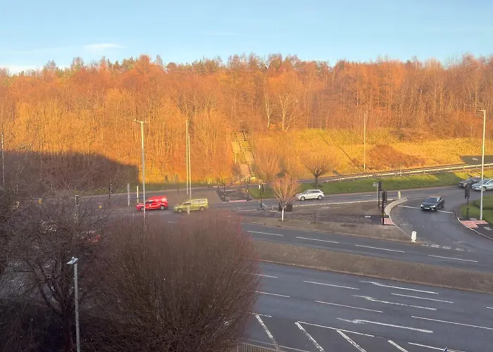 Stays, Play Pool,wi-fi,parking,3 Double Beds Apartment Bradford (West Yorkshire)