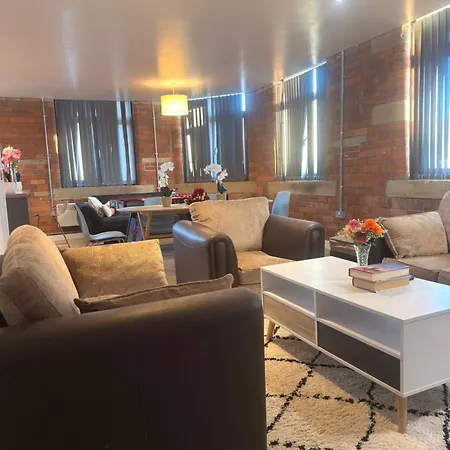 Stays, Play Pool,wi-fi,parking,3 Double Beds Appartement